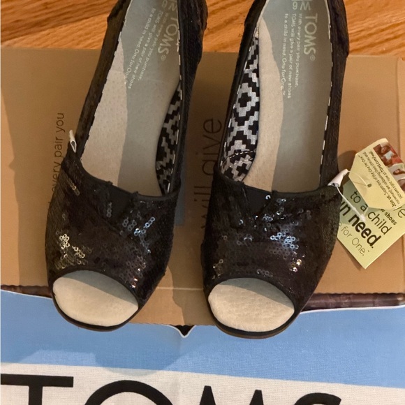 TOMS Black Sequin Open Toe Wedges - Picture 2 of 8